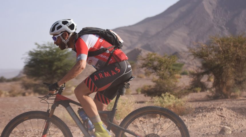 Moises Dueñas, a una etapa de subir al podio de la Titan Desert 2019